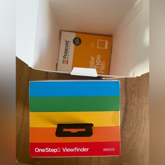 Polaroid One Step 2 Camera and film pack NIB - Picture 4 of 4